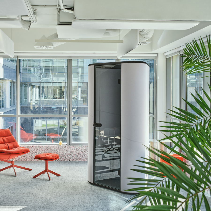 seating_fat_frank_g64171_m028_new_school_chair_xr094_m011_both_hana_lds20_mdd_ma_y