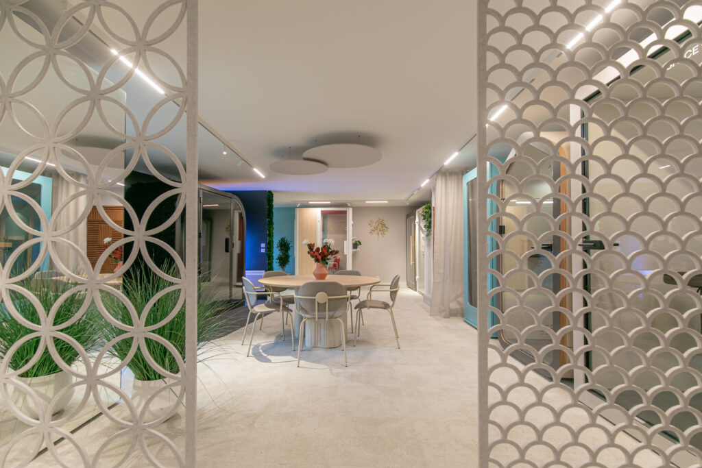 Showroom équipé de cabines acoustiques design