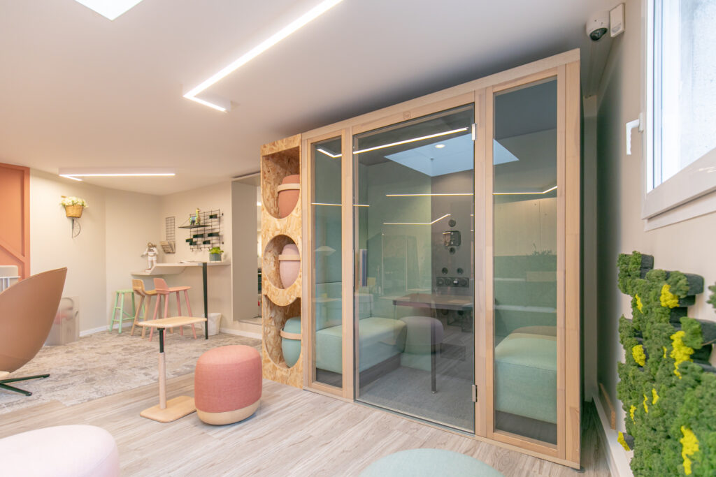 Cabine acoustique design en bois pour bureau