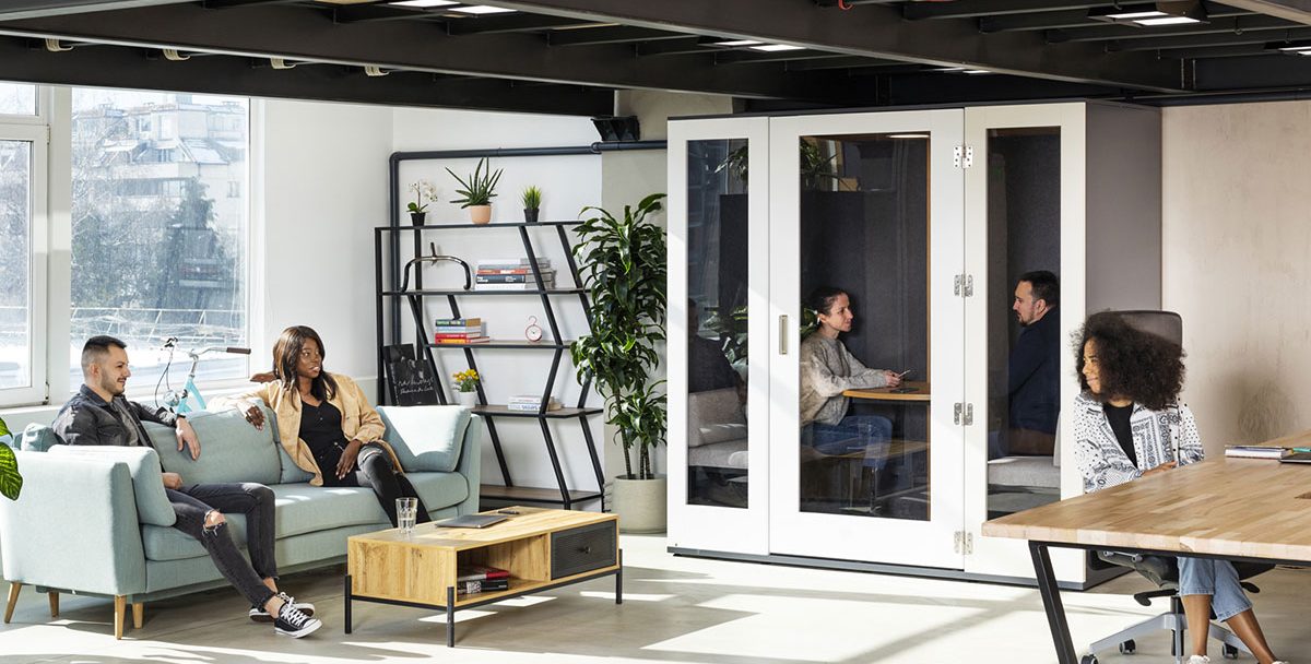 Cabine acoustique avec murs en feutre absorbant le son